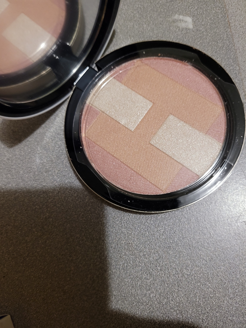 Hermes Pearlescent Pink & Champagne Multi-Tone Face Highlighter 1 Rose ATACAMA